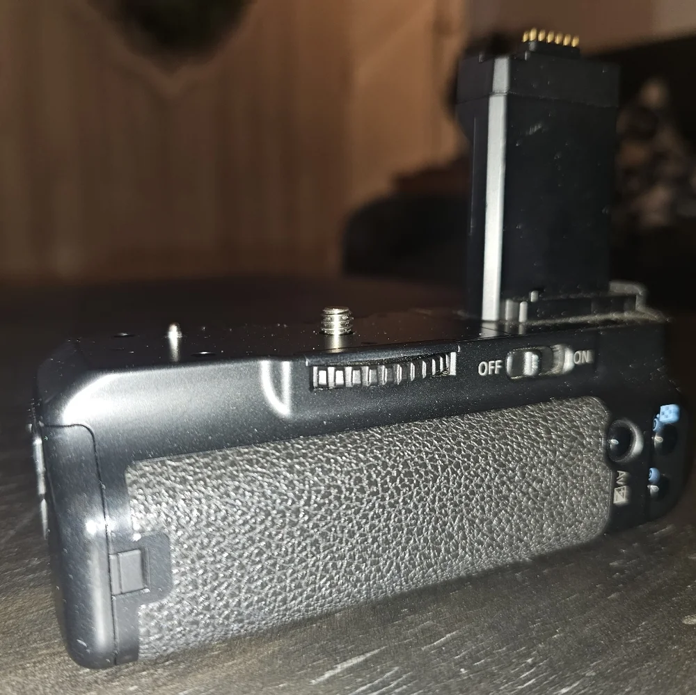 Canon T7, black